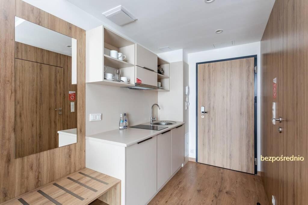 Apartament W Warszawie Dedykowany Parking Podziemny W Cenie, Wifi, Blisko Centrum New Apartment In Warsaw Finished To A High Specification Fitted Out To A High Standard On The 7Th Floor, Wifi, Underground Parking Price Included Ngoại thất bức ảnh